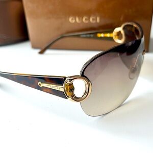 Pre-owned Authentic Vintage Gucci Shield Sunglasses.